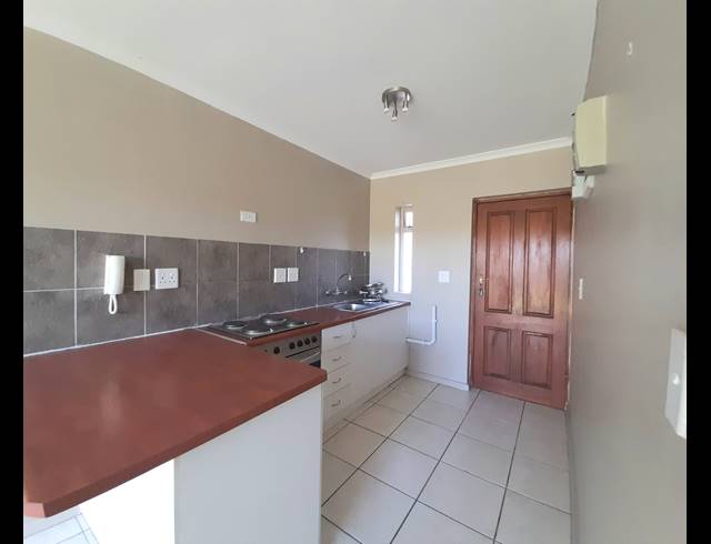 2 BEDROOM APARTMENT FOR SALE IN UITZICHT